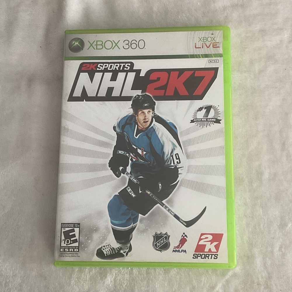 NHL 2K7 Xbox 360 Game - Green Case